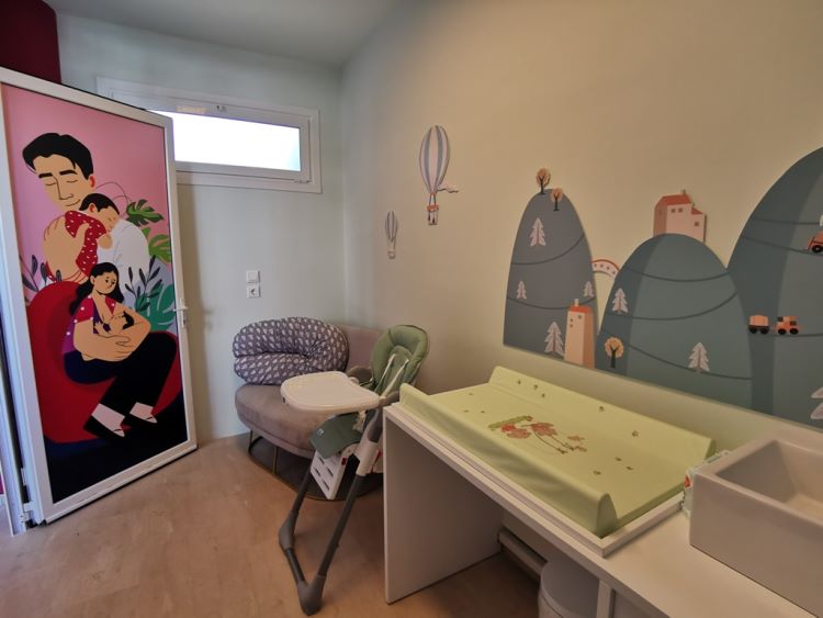 Χώρος θηλασμού και φροντίδας βρεφών