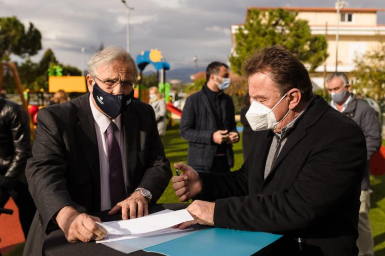 Παιδική Χαρά για ΑμεΑ στον Δήμο Ασπροπύργου Υπογραφή παράδοσης-παραλαβής