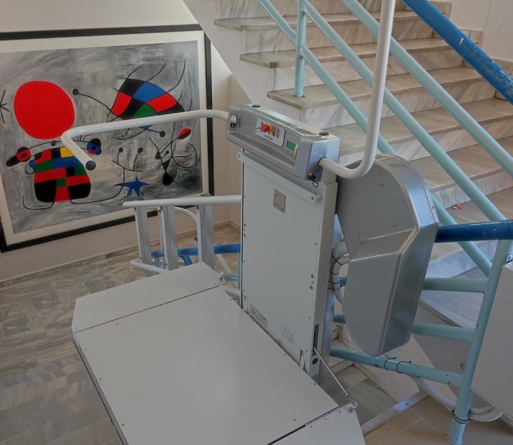 Ανελκυστήρες για ΑμεΑ σε σχολεία του Δήμου Ελασσόνας (ΦΩΤΟ)