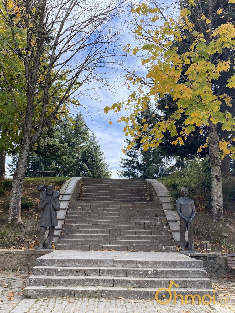 Άγρυπνοι φρουροί οι μεταλλικοί τσέλιγκες στη Κεντρική Πλατεία Μετσόβου - Αφιέρωμα στα Ιωάννινα από το ΔΗΜΟΙ GR