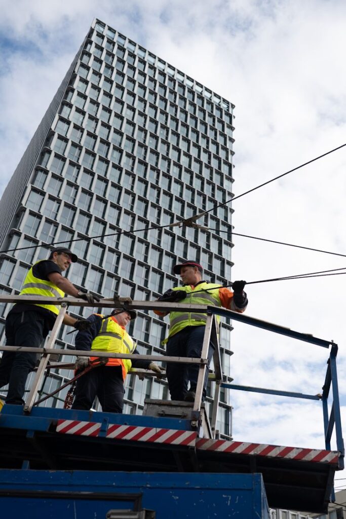 Εικόνες απο τις εργασίες για την αποξήλωση του δικτύου τρόλεϊ