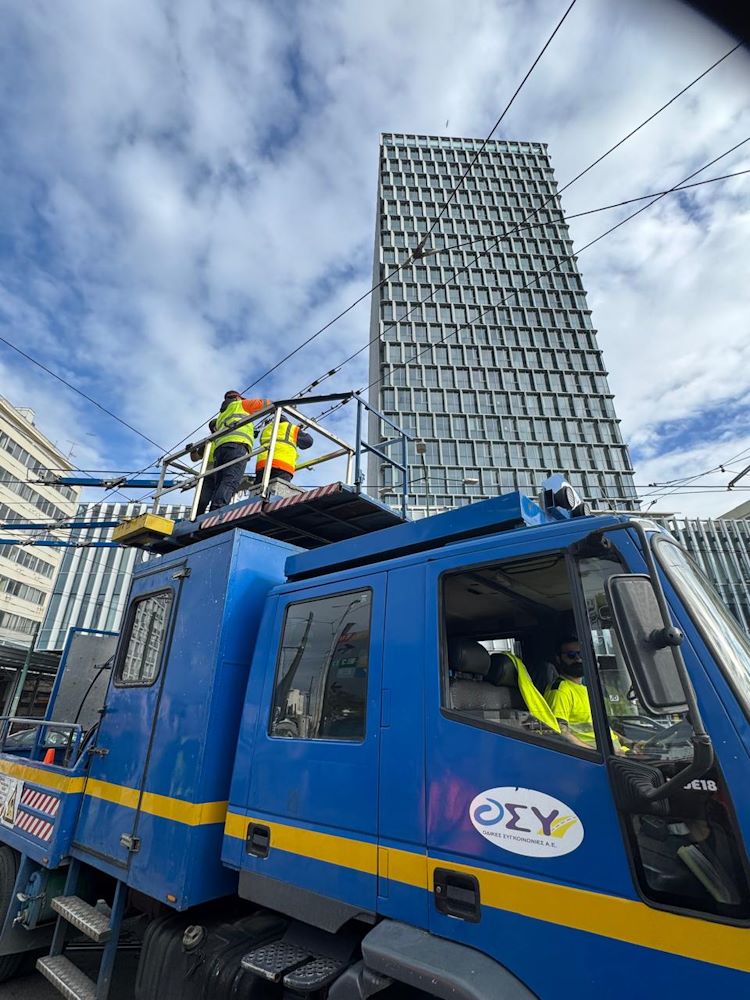 Εικόνες απο τις εργασίες για την αποξήλωση του δικτύου τρόλεϊ