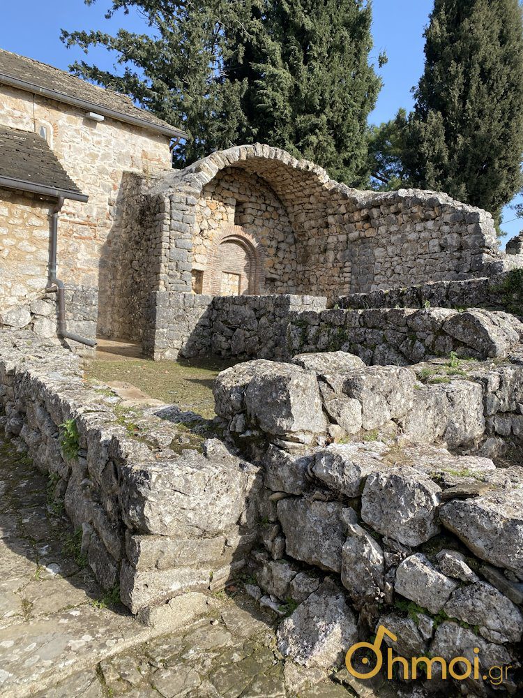 Μονή Παναγίας Ελεούσας προαύλιος χώρος 02 - Αφιέρωμα στα Ιωάννινα από το ΔΗΜΟΙ GR